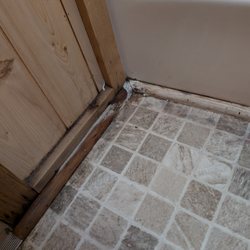 Raccoon Mountain Caverns and Campground - Moulding rot in the bathroom.