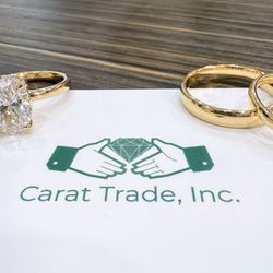 Carat Trade - Beautiful solid 18k gold wedding bands and an engagement ring with a high color & clarity natural oval shaped diamond.