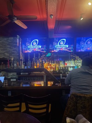 Hamilton Restaurant & Bar by null