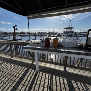 Captain Scott's Lobster Dock - Dock - Seafood Near Me - New London, Connecticut