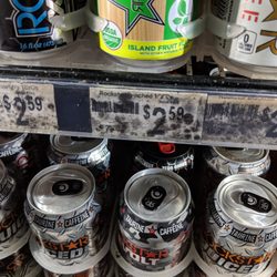 7-Eleven - 9/28/2018 - I showed it this mold to the staff. As of 10/10/2018, most of the mold is still there.