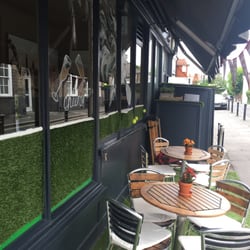 Hemingways - Outdoor seating