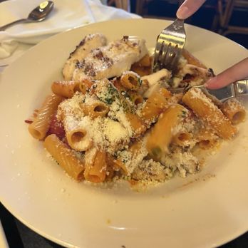 The Cheesecake Factory - Spicy Rigatoni Vodka with grilled chicken - Desserts Near Me - Miami, Florida The Cheesecake Factory - Spicy Rigatoni Vodka with grilled chicken - Desserts Near Me - Miami, Florida