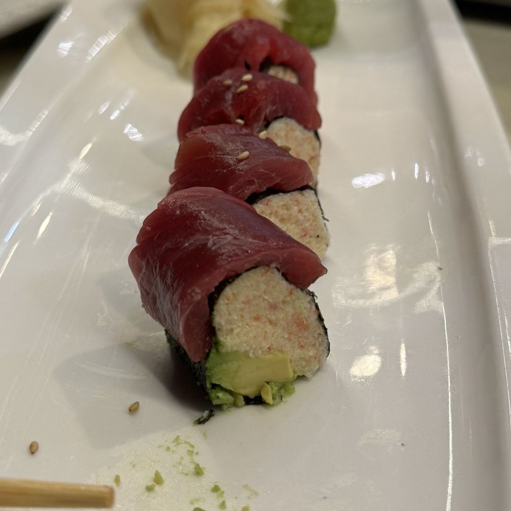 Enishi Kitchen - Here they made my California roll sans rice with crab & ahi. This just melted in my mouth. Sooo delish! - Sushi Bars Near Me - Brentwood, California