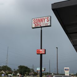 Sonny's BBQ - Sonny's sign