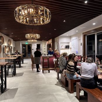 Local Vines - Wine Tasting Room Near Me - Lafayette, California