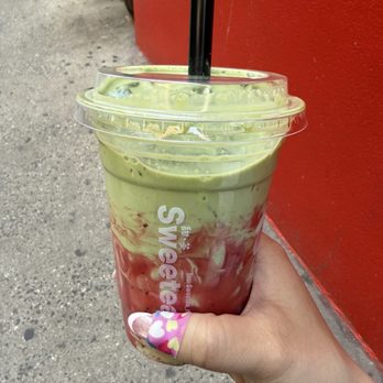 Sweetea - Strawberry matcha latte - Bubble Tea Near Me - New York, New York Sweetea - Strawberry matcha latte - Bubble Tea Near Me - New York, New York