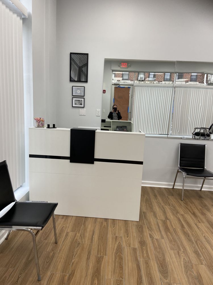 Ralph’s Fifth Avenue Haircutting Logo