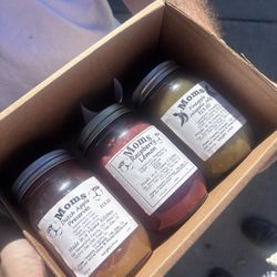 Apple Tree Gifts - Dutch apple preserves, raspberry lemon jam, pineapple jalepeno jelly