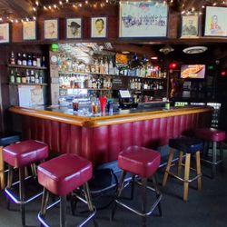 The Harbor Room - Only 6 barstools big