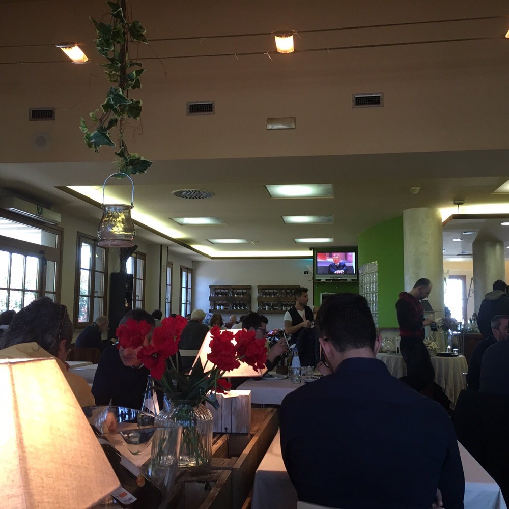 Il 1 gennaio 2026 saremo aperti solo a cena., Per cominciare l’anno con  calma, con la tavola apparecchiata e con il sapore di casa che ci  contraddistingue., image size:1000x1000