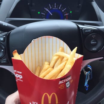 McDonald's - Woa McDonald's don't go too hard on filling the fries to the top. - Burgers Near Me - Cypress, California McDonald's - Woa McDonald's don't go too hard on filling the fries to the top. - Burgers Near Me - Cypress, California