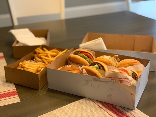 In-N-Out Burger by null