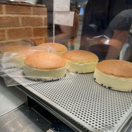 りくろーおじさん 大阪銘菓「焼きたてチーズケーキ」・りくろーおじさんの店