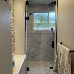 Allglass Bath - Matte black hardware single door with a transom