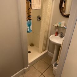 Lava Hotel - Half bath- no tub.