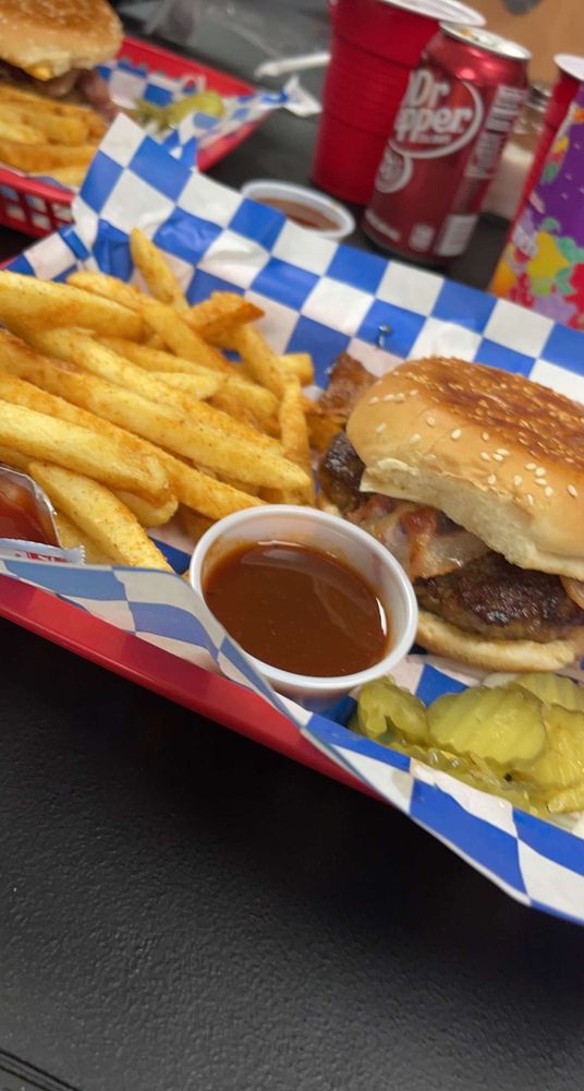 Bunkers Snack Shack Logo