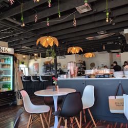 Pik-Nik - Tasty deli in a historic building in Rockport. Very fresh.