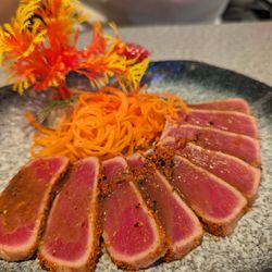 Akindo Sushi Bistro - Tuna Tataki (Pink)