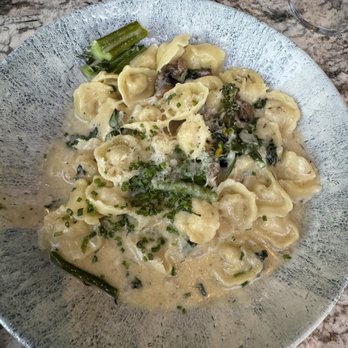 Earls Kitchen + Bar - Mac'n cheese - New American Near Me - McLean, Virginia Earls Kitchen + Bar - Mac'n cheese - New American Near Me - McLean, Virginia