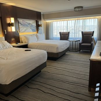 Peppermill Resort Spa Casino - Room - Peppermill Tower - Hotels Near Me - Reno, Nevada