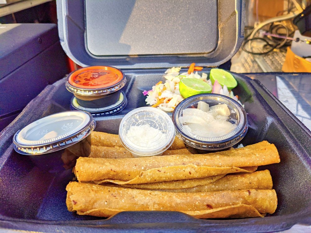 Mr Combi - a tray of tacos and sauces - food - Food Trucks Near Me - El Paso, Texas Mr Combi - a tray of tacos and sauces - food - Food Trucks Near Me - El Paso, Texas