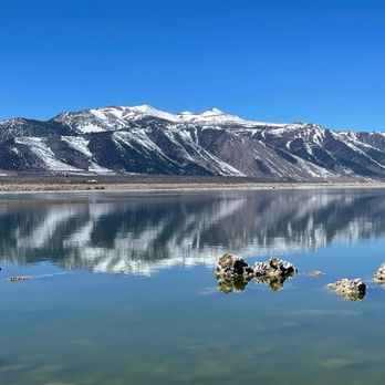 Mono Lake South Tufa Area - Mono lake is often described as an oasis in the desert - Hiking Near Me - Lee Vining, California Mono Lake South Tufa Area - Mono lake is often described as an oasis in the desert - Hiking Near Me - Lee Vining, California