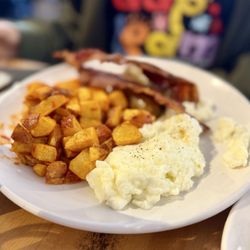 Brunch Snob - The big snob with spicy potatoes