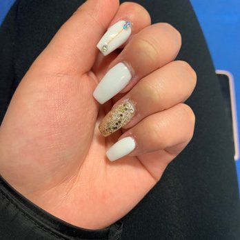 Glossi Nail Bar - Dip acrylic - Nail Salons Near Me - Colma, California