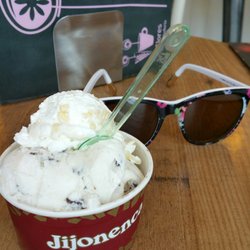 Cafetería Heladería Las Flores - Chocolate blanco y stracciatella.