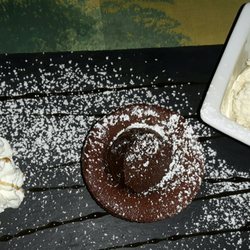 Schokosouffle' mit Vanilleeis