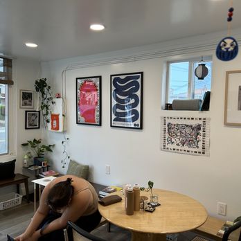Neko Koneko - Interiooooor coolness~ - Coffee & Tea Near Me - Honolulu, Hawaii