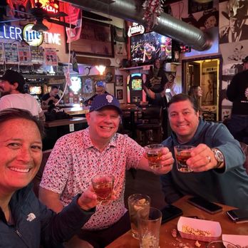 The Old Inn Tavern - Great atmosphere! - Bars Near Me - Snohomish, Washington