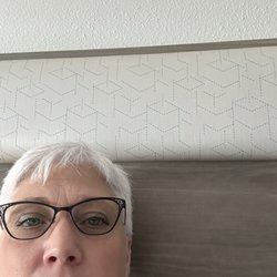 Holiday Inn Express Fremont - Head board cushion... Too high.