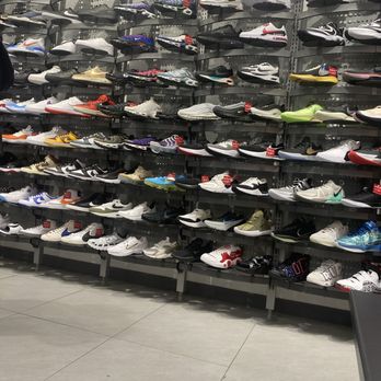Foot Locker - Selection - Shoe Stores Near Me - Temecula, California