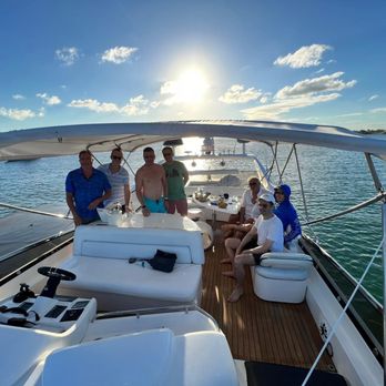 Beach Boat Rental - Yacht and sunset - Boating Near Me - Miami Beach, Florida Beach Boat Rental - Yacht and sunset - Boating Near Me - Miami Beach, Florida
