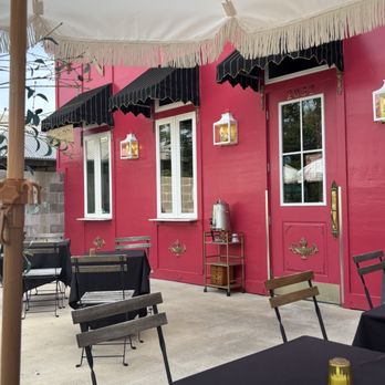 Noir Bistrot - You may need to do a double take to spot the front door. - Tapas Bars Near Me - Mandeville, Louisiana Noir Bistrot - You may need to do a double take to spot the front door. - Tapas Bars Near Me - Mandeville, Louisiana