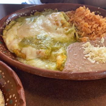 La Campirana - Chilaquiles de huevo con arroz y frijoles - Mexican Near Me - Evansville, Indiana La Campirana - Chilaquiles de huevo con arroz y frijoles - Mexican Near Me - Evansville, Indiana