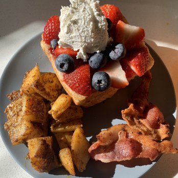Amazed By Graze - Traditional brioche French toast country style potatoes and thick cut bacon - Caterers Near Me Amazed By Graze - Traditional brioche French toast country style potatoes and thick cut bacon - Caterers Near Me