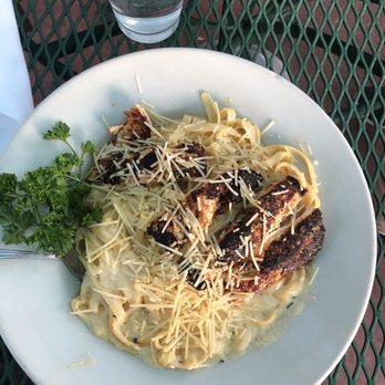 Charlie's On the Lake - Chicken fettuccini Alfredo - Steakhouses Near Me - Omaha, Nebraska Charlie's On the Lake - Chicken fettuccini Alfredo - Steakhouses Near Me - Omaha, Nebraska