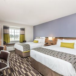 Microtel Inn & Suites By Wyndham Beaver Falls - 2 Queen Bed Room