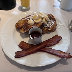 Ravenscroft Inn - Brioche French toast with bananas that I'll dream about for years.