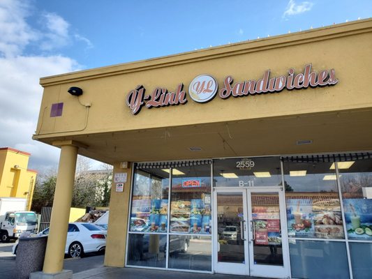 Y-Linh Sandwiches by null