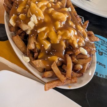 La Banquise - Original regular size - Poutineries Near Me - Montreal, Quebec