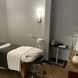 Skin Spa 101 - Treatment Room
