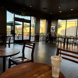 Starbucks - Ample seating