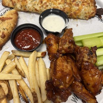 Chuck E. Cheese - Appetizer Sampler - Pizza Near Me - Pasadena, California