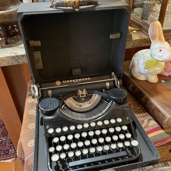Pastiche Antiques - Antiques Near Me - Bainbridge Island, Washington