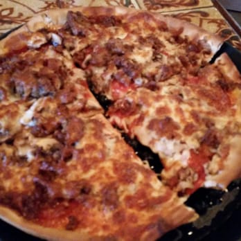 Spanky's - Lunch special 3 topping pizza with pepperoni, sausage and mushrooms - Pizza Near Me - Houston, Texas Spanky's - Lunch special 3 topping pizza with pepperoni, sausage and mushrooms - Pizza Near Me - Houston, Texas