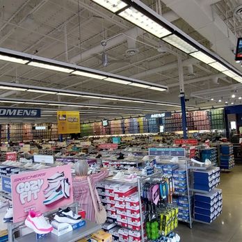 SKECHERS Warehouse Outlet - Shoe Stores Near Me - Orlando, Florida SKECHERS Warehouse Outlet - Shoe Stores Near Me - Orlando, Florida